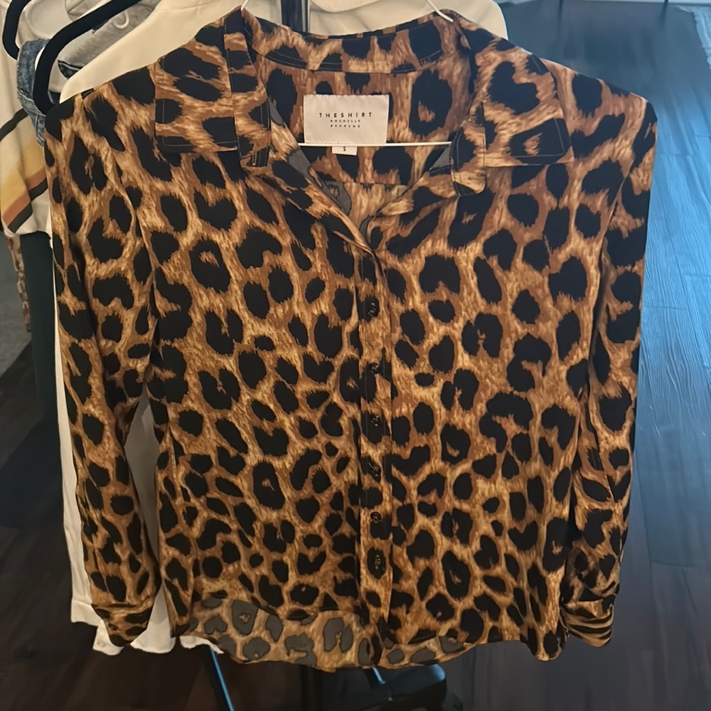 Tuckernuck The Shirt by Rochelle Behrens Leopard Signature Shirt Size Small